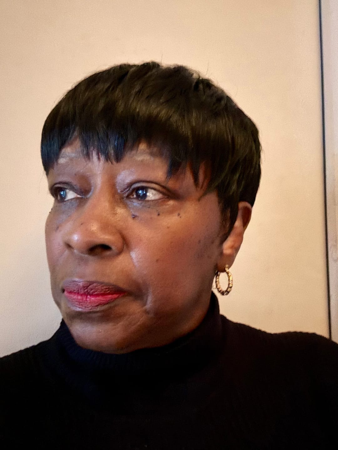 Customer photo review of Outre Wigpop Full Wig - NOLA