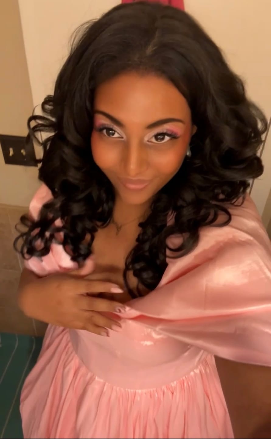 Customer photo review of Sensationnel Cloud 9 Glueless What Lace Swiss 13x6 HD Lace Front Wig - LATISHA
