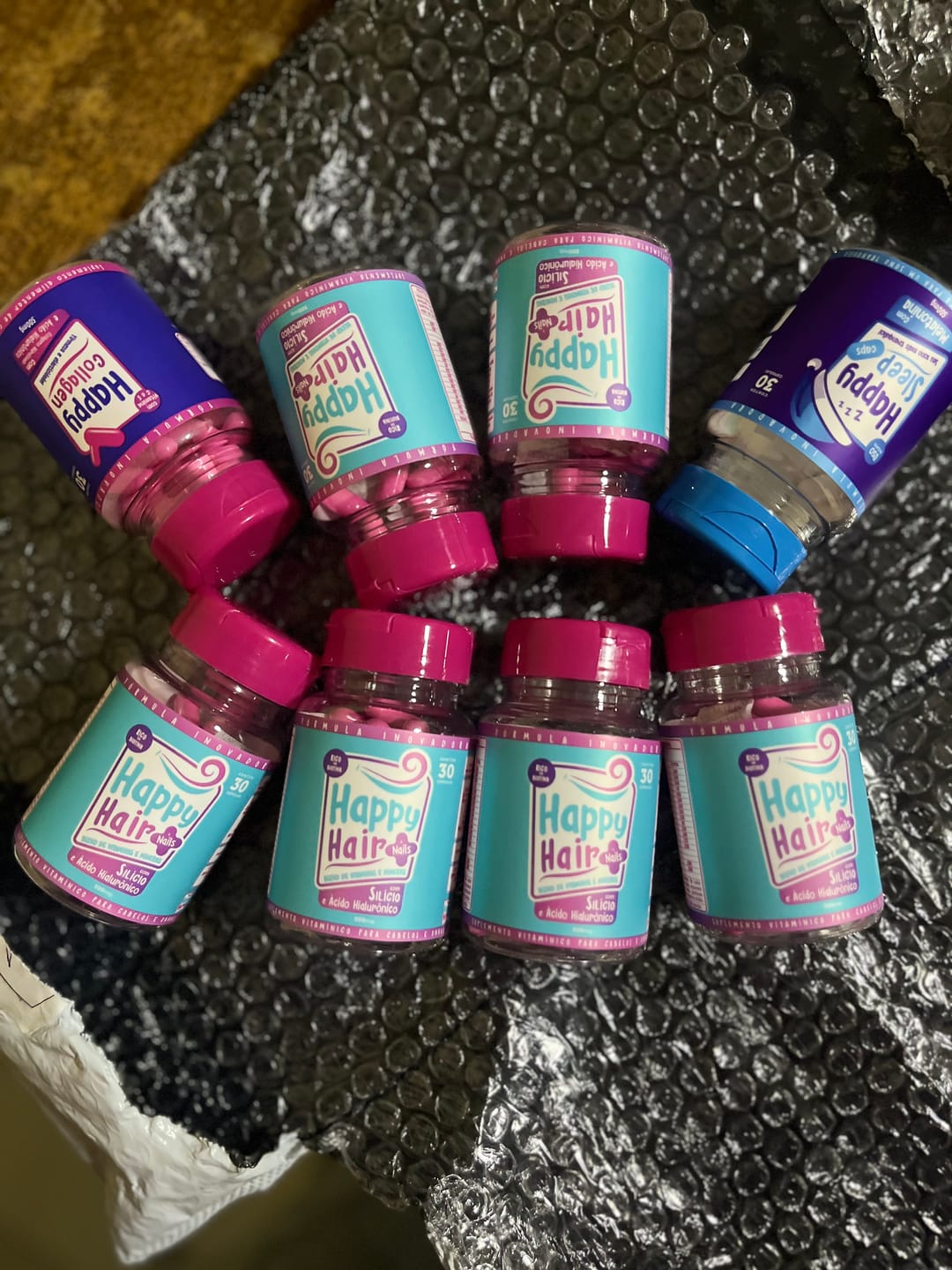 Customer photo review of Happy Hair 3 Potes + 2 Potes Grátis + 1 Pote de Melatonina + 1 Pote de Colágeno (Total 7 Potes)