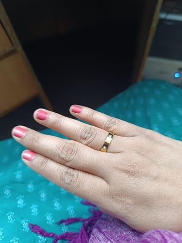 Customer photo review of Women's Gold Band Ring