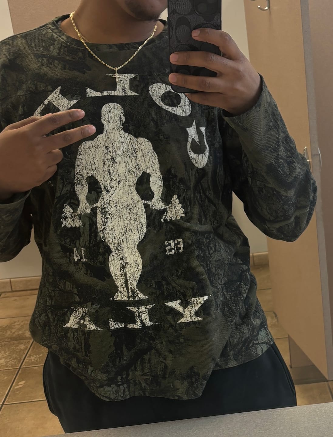 Customer photo review of 8047 - Gold's Gym Thermal Longsleeves