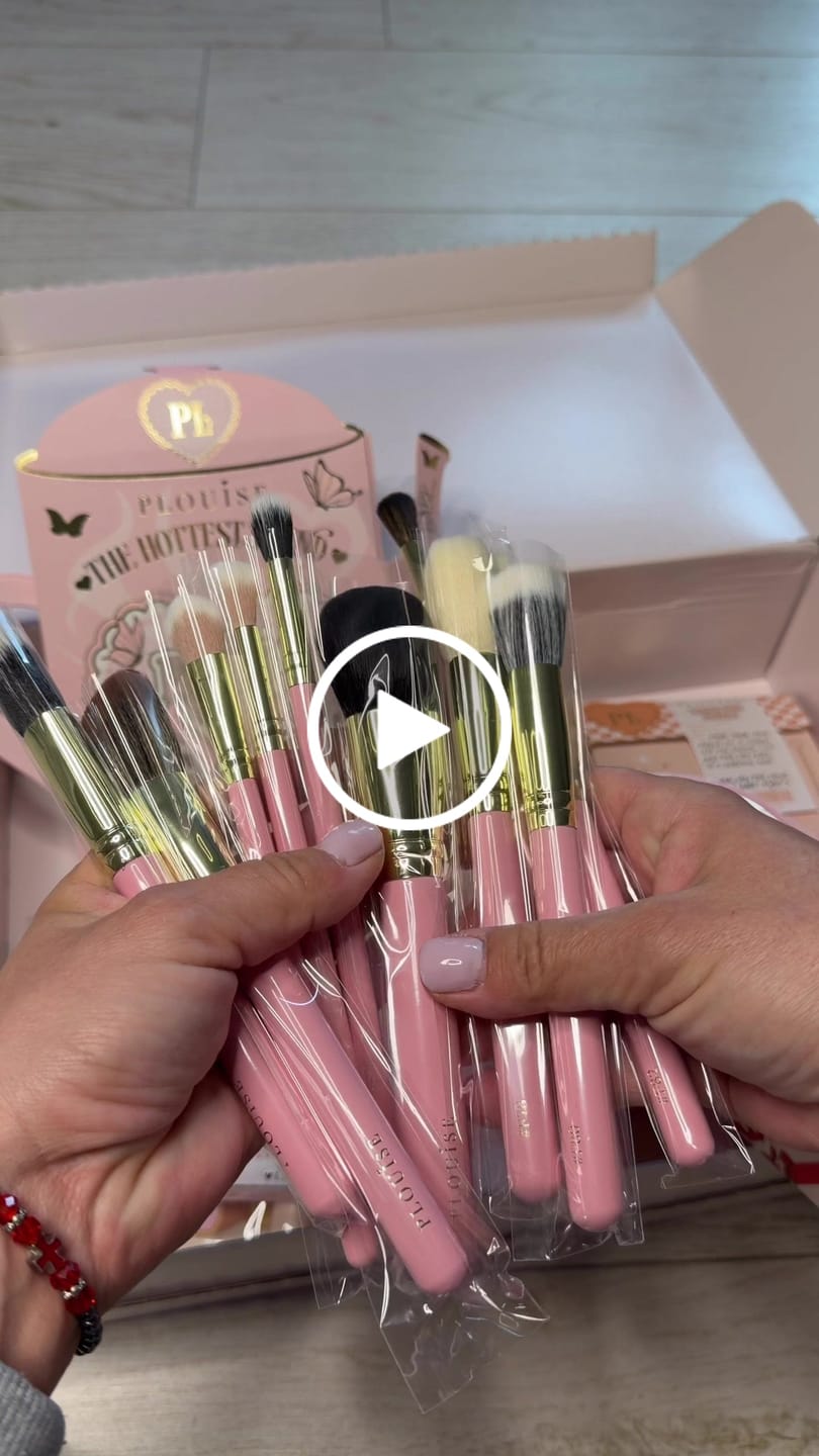 Customer video review of P.Louise Post Me Pretty Makeup Brushes