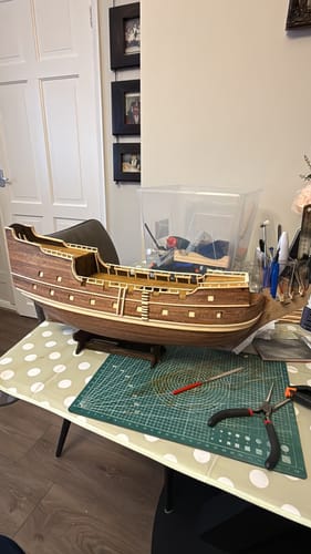 Reseña con foto de un cliente sobre Cisne Negro Maqueta