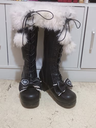 Customer photo review of Retro autumn and winter high-heeled boots