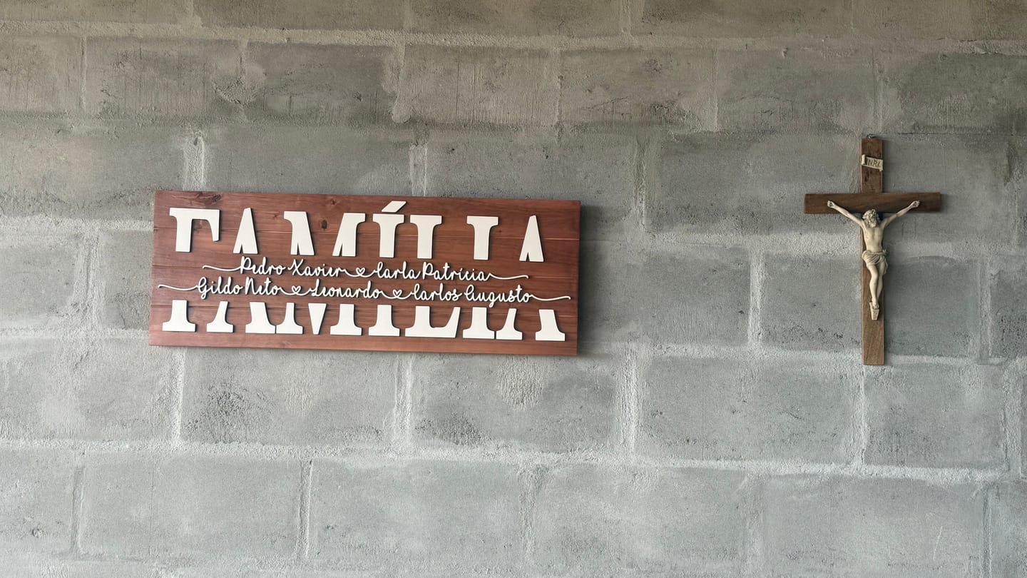 Customer photo review of Placa da Família Personalizada