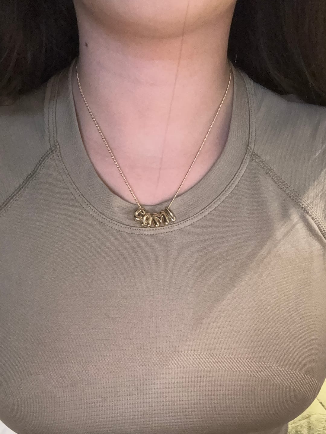 Customer photo review of Personaliza Tu Collar Con Inicial Mini Bubble Dorado