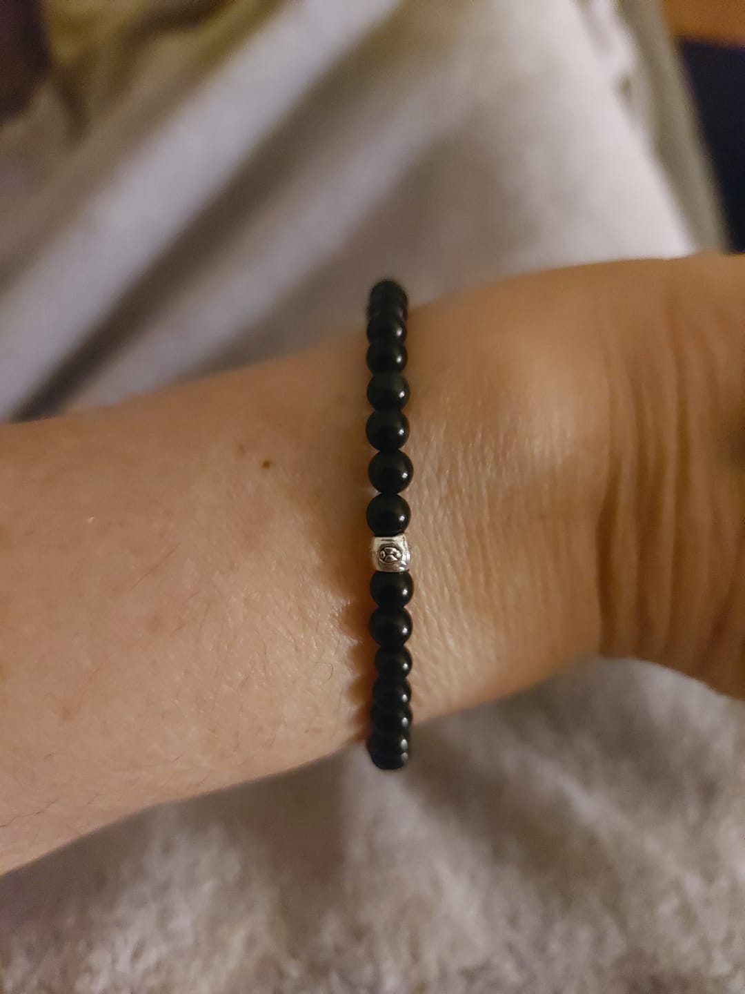 Customer photo review of Buddha Stones natürliches schwarzes Obsidian-Rauchquarz-Reinigungs-Stärke-Armband