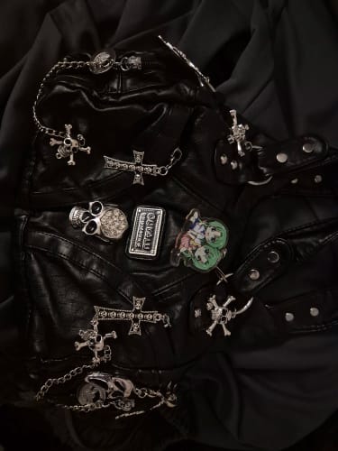Customer photo review of women Y2k girl Vintage Harajuku full of chains gothic Rivet spike Gothic One Shoulder Handbag Women’s punk Tote Steampunk Bags