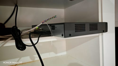 Customer photo review of Grabador NVR PoE de 8 Canales 4K, ancho de banda 80 Mbps, , admite ONVIF y RTSP, compatible con Amazon Alexa