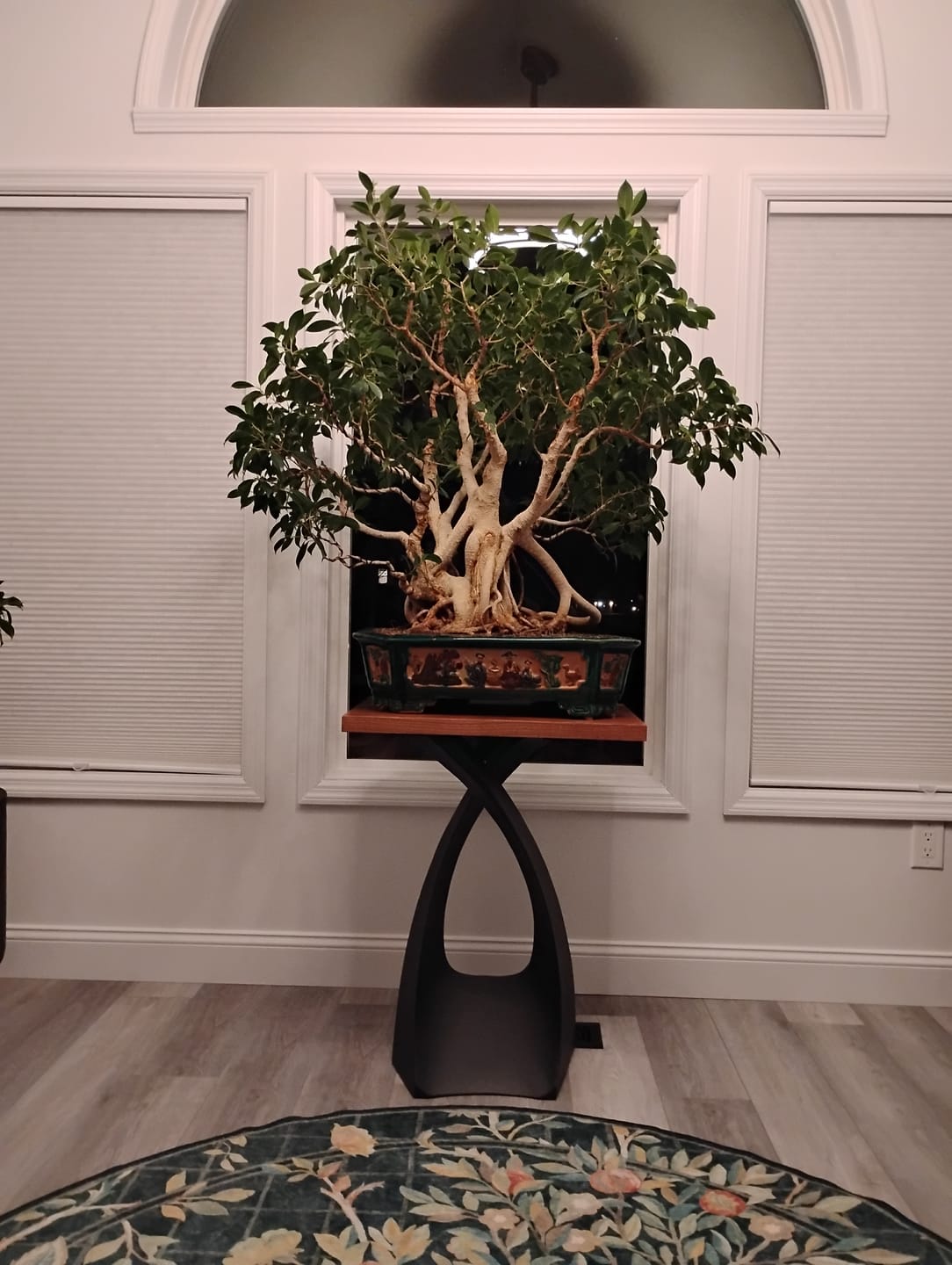 Customer photo review of Table Base 316 Tulipe 28" H for Round Tabletop Dining