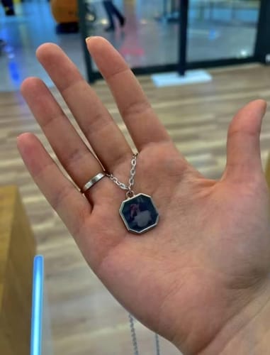 Customer photo review of Colar com Foto Secreta Personalizado