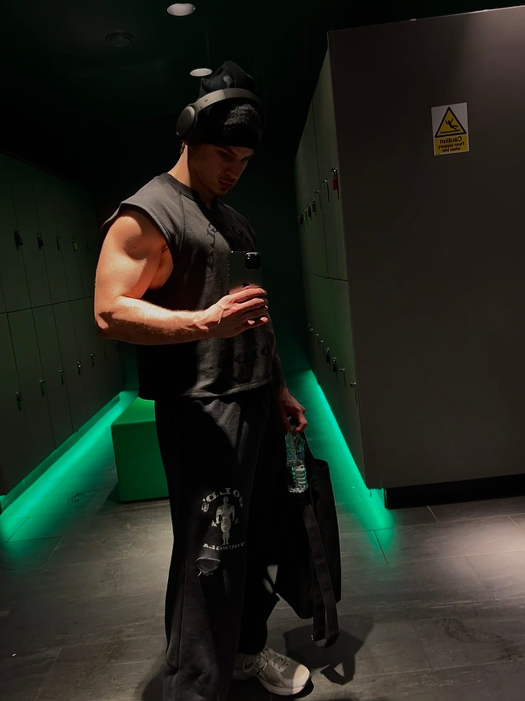 Customer photo review of 2054 - Gold's Iron Legacy Layered Joggers