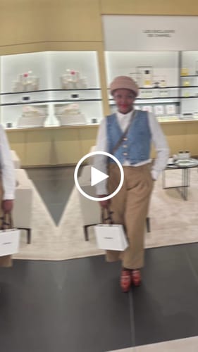 Customer video review of London Pillbox Hat - Nude