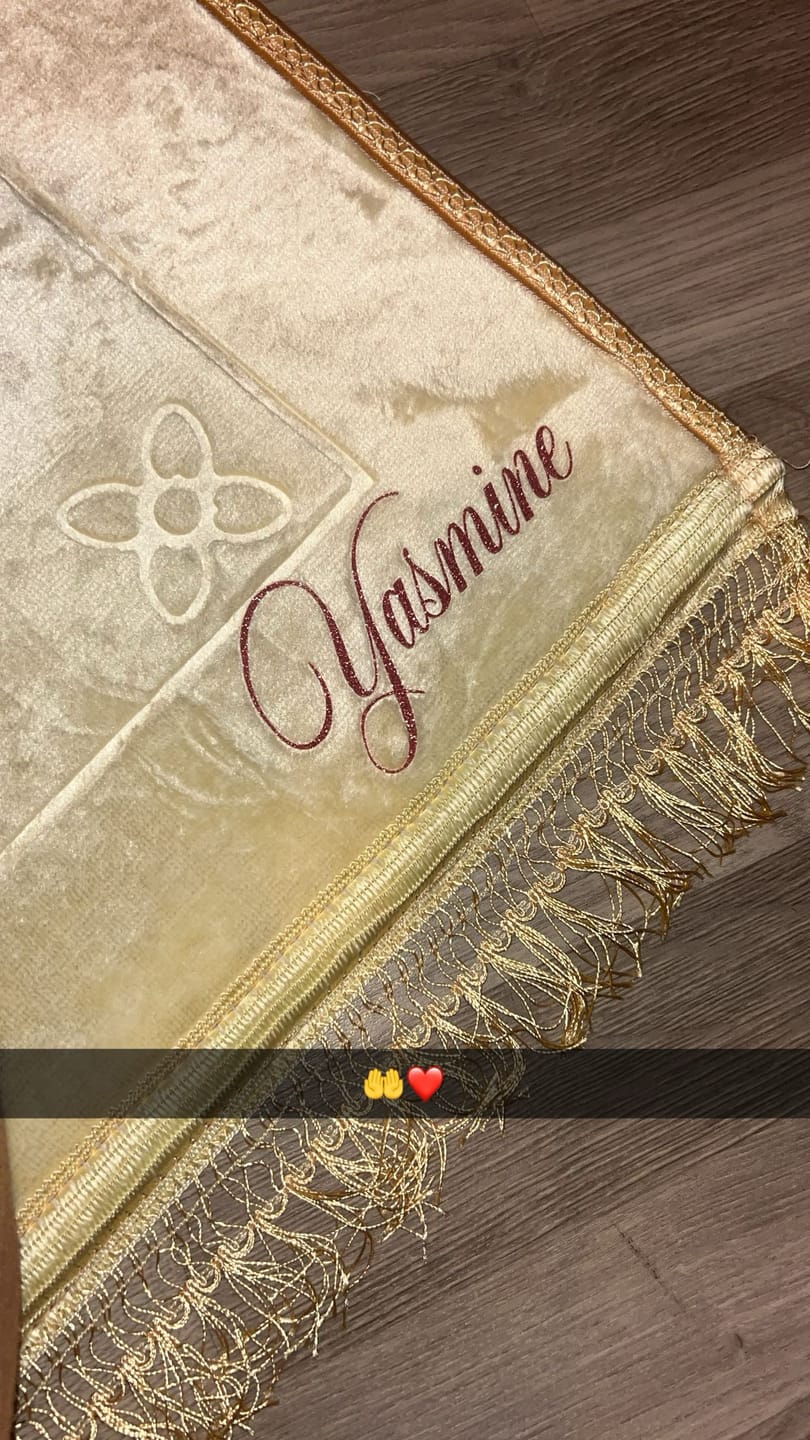 Customer photo review of Tapis de prière épais à personnaliser crème