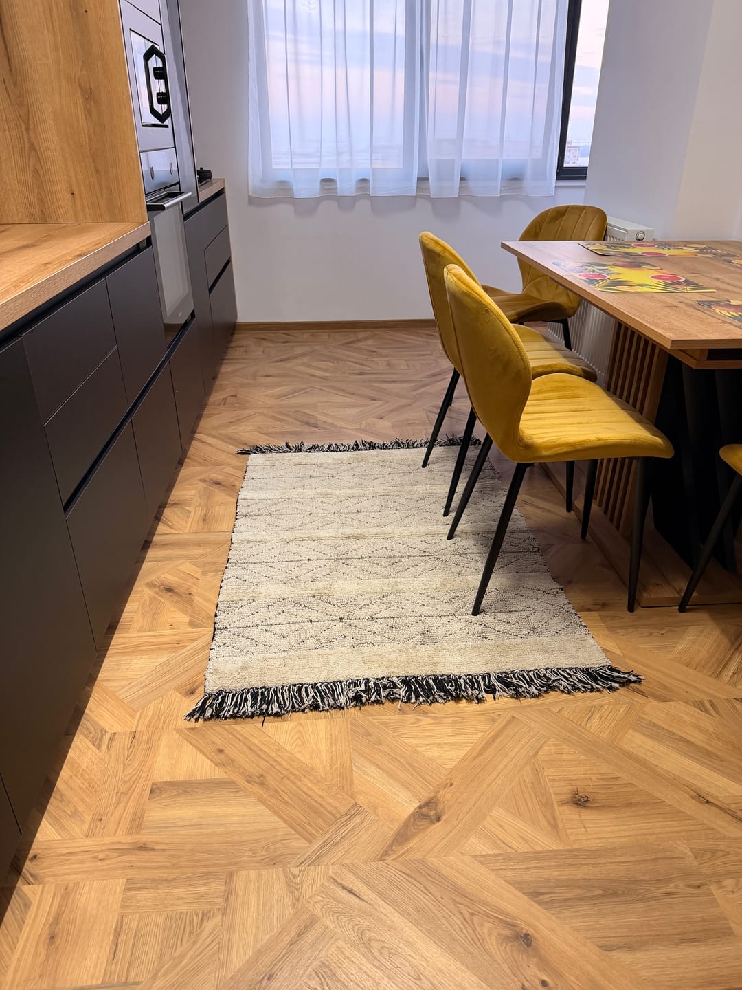 Customer photo review of Masa extensibila FABIANO, stejar/negru, PAL laminat, 130/175x85x76 cm