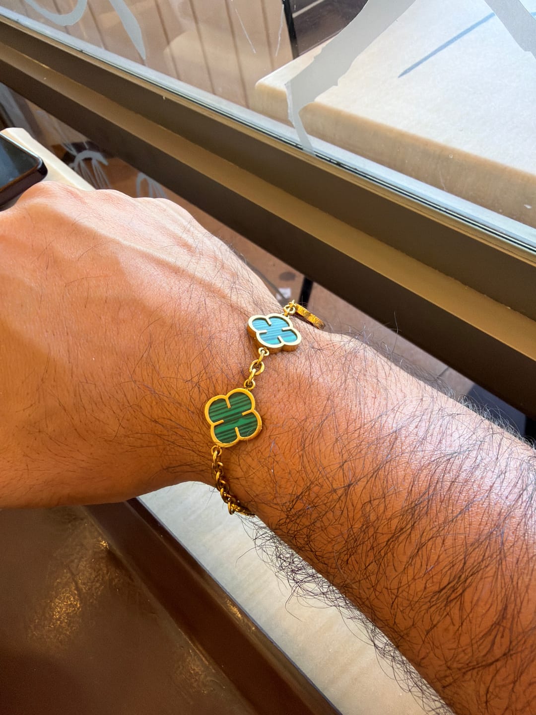 Customer photo review of Pulsera Green Clover Oro