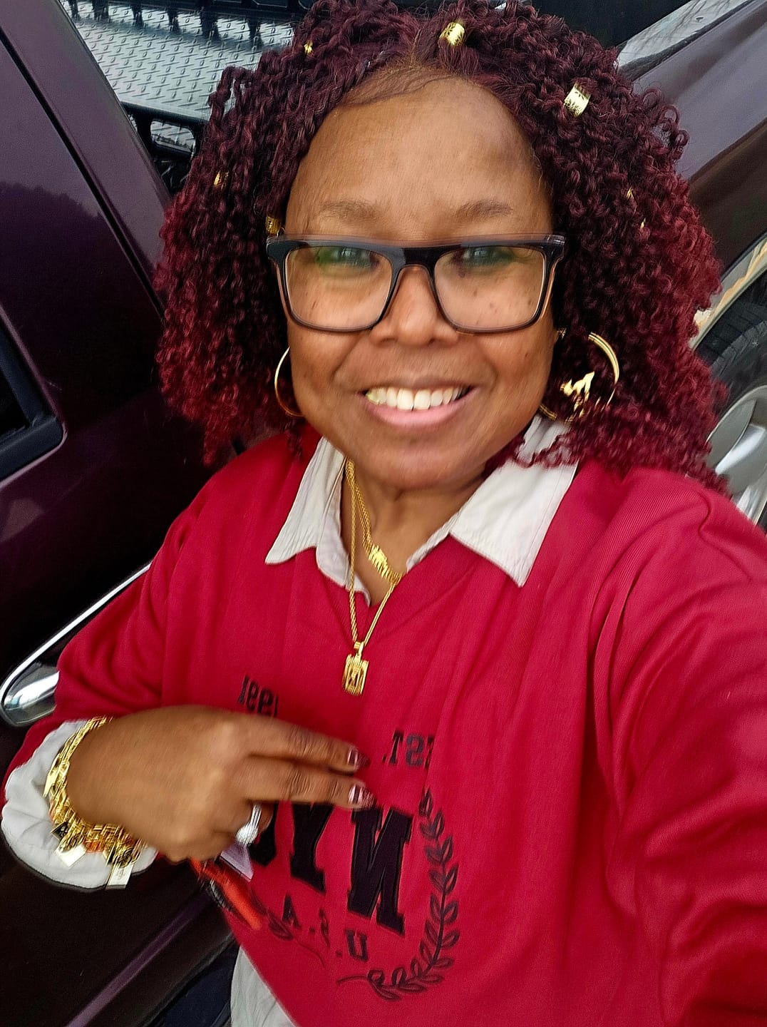 Customer photo review of Nutique Illuze Glueless HD Lace Part Wig - YANKY TWIST 16"
