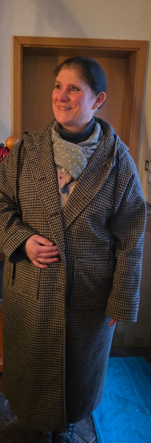 Customer photo review of Plus Size Women Vintage Winter Stripe Hooded Coat