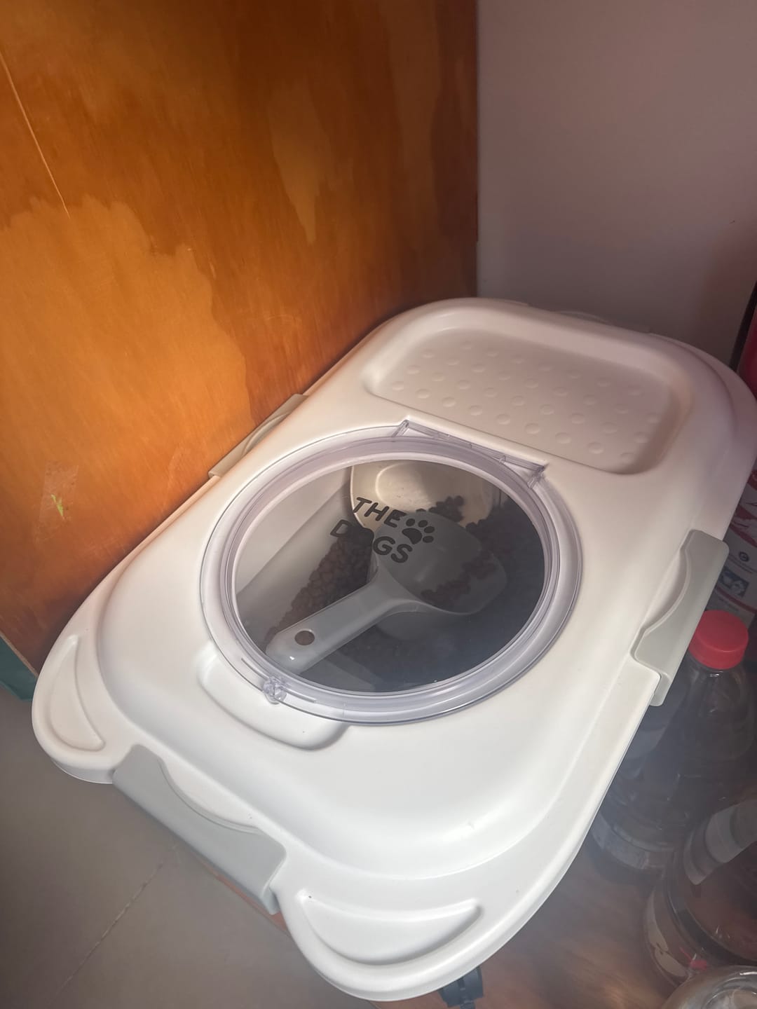 Customer photo review of Contenedor Hermético THE DOGS — Alimento fresco y sin olores