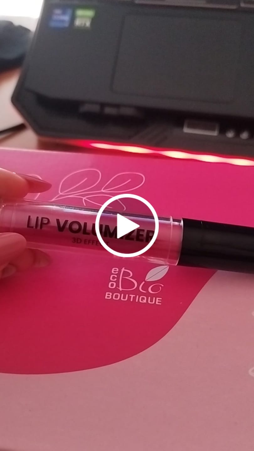 Customer video review of Lip Volumizer - 3D Effect