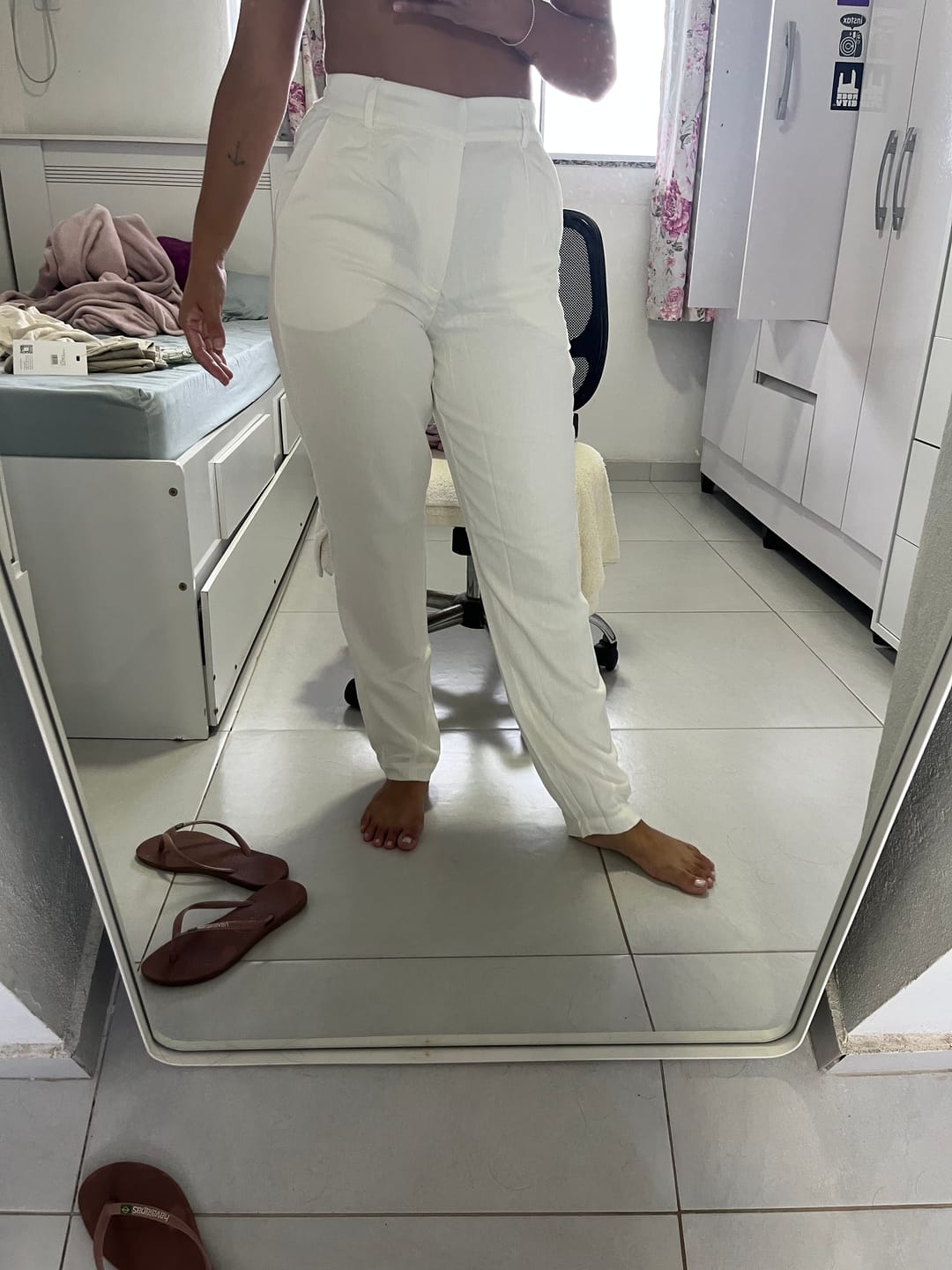 Customer photo review of Calça Slouchy Íris Off White + Forro