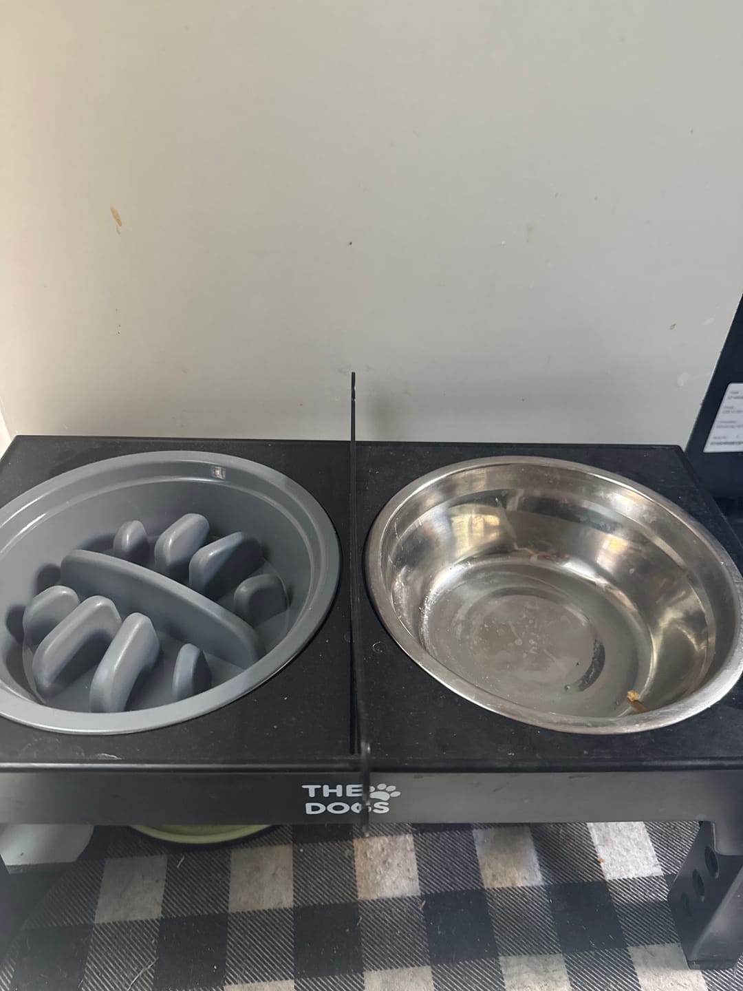 Customer photo review of Comedero Elevado THE DOGS Postura correcta en cada comida