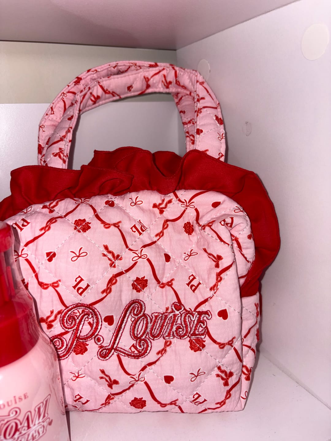 Recenzja zdjęć klientów dotycząca zestawu i łuku P.Louise Skincare Essentials Kit & Bow Torba