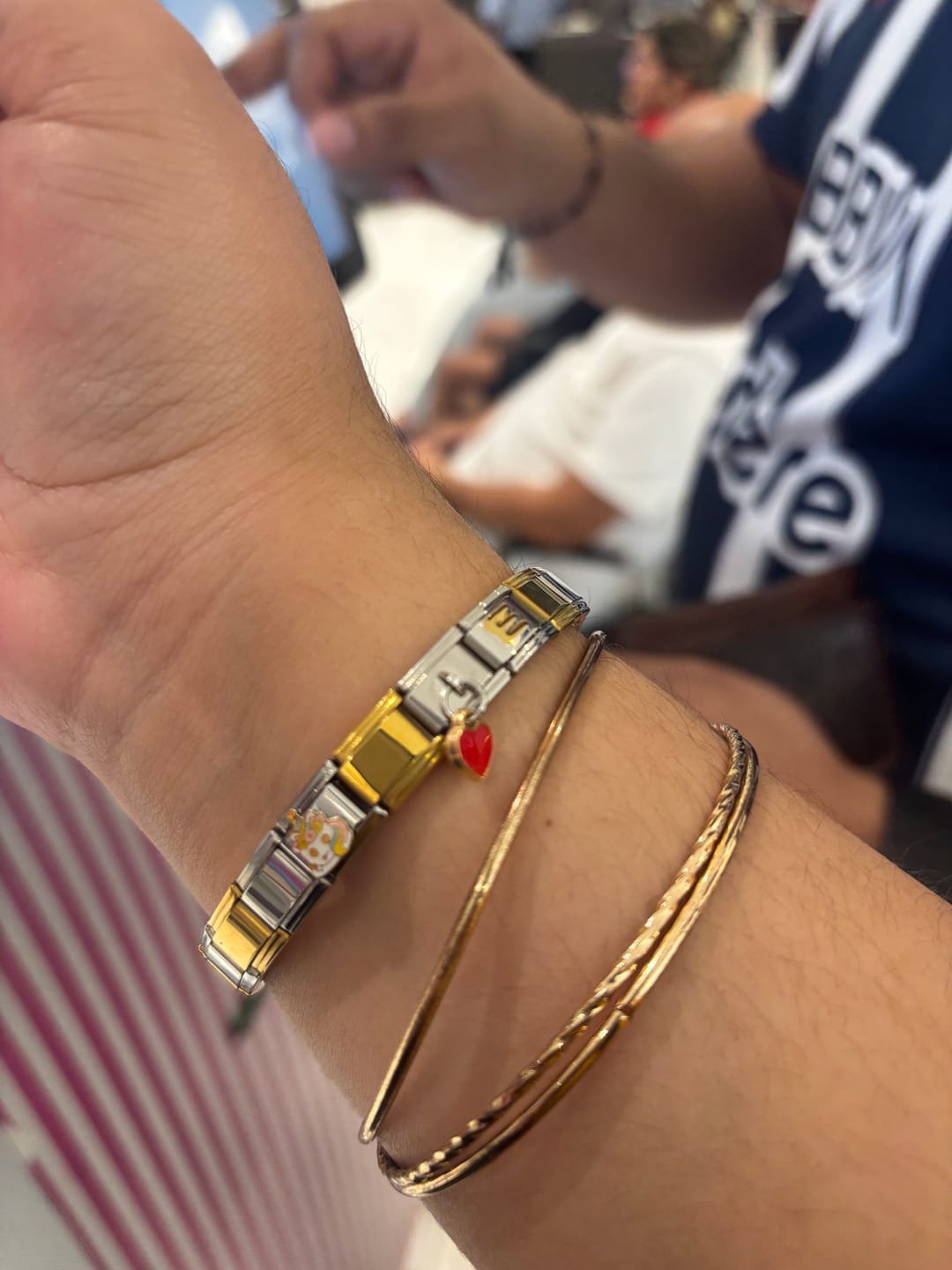 Customer photo review of Charm Inicial Dorada