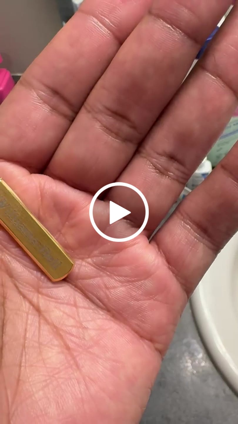 Customer video review of Beveled Edge Bar Pendant