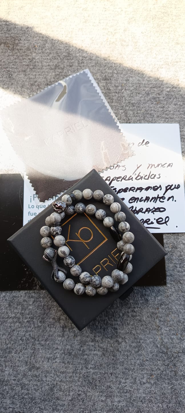 Customer photo review of Pack de pulseras Grey Dominion Lion Private Collection