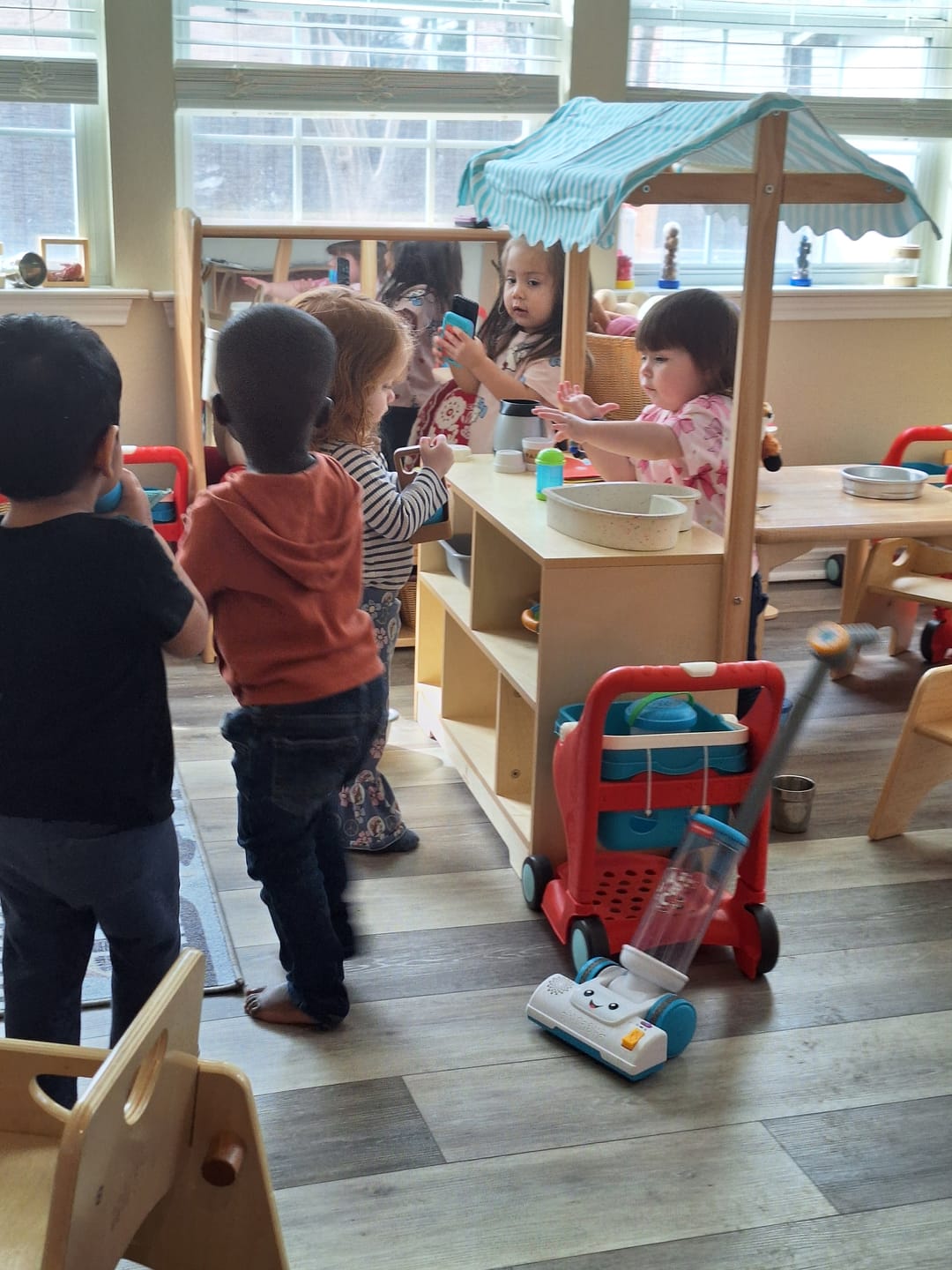 Customer photo review of Holly Wooden Market Stand – Kids’ Pretend Play Shop & Display Shelf