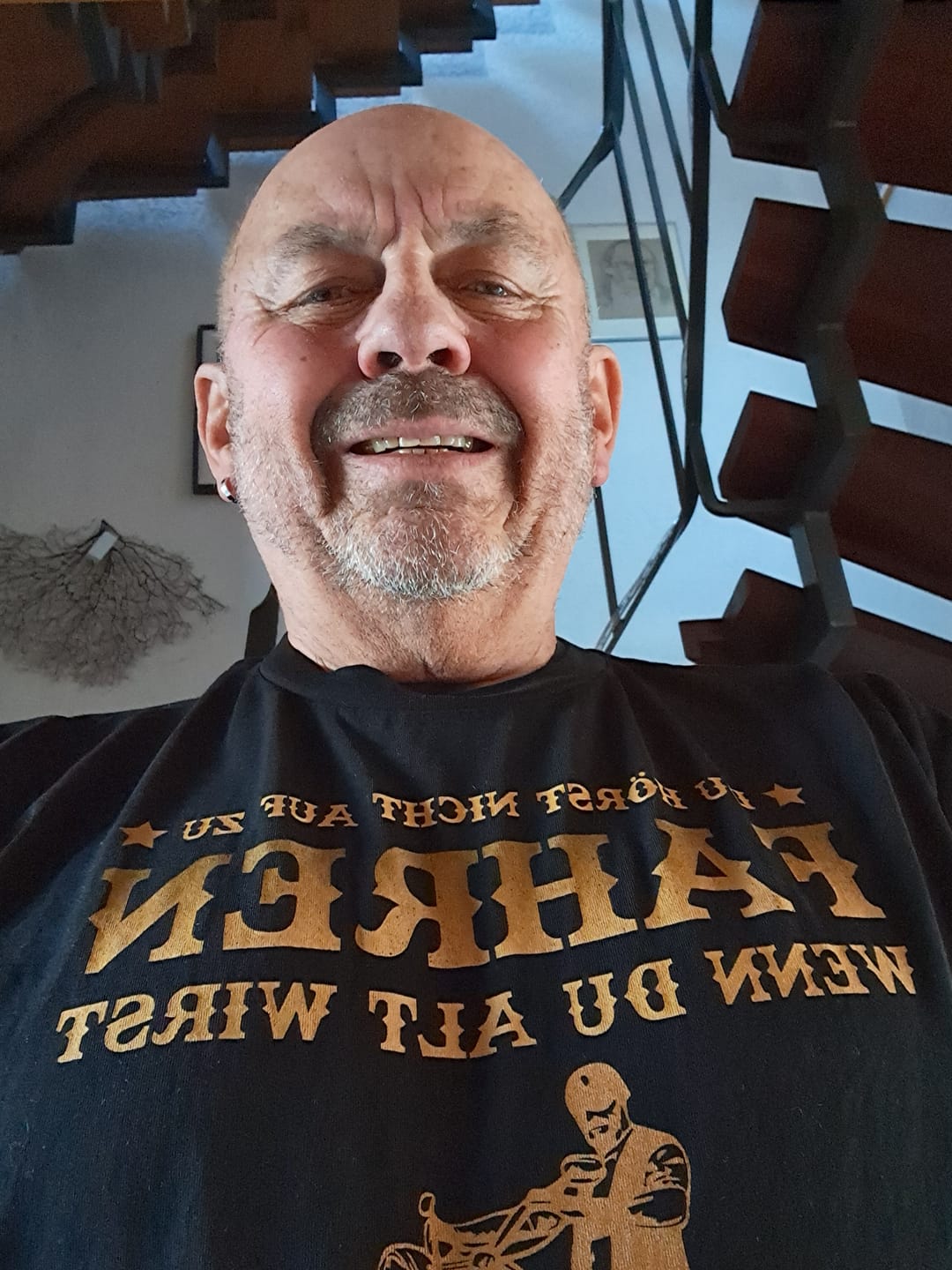 Customer photo review of Du hörst nicht auf zu fahren - Premium T-Shirt