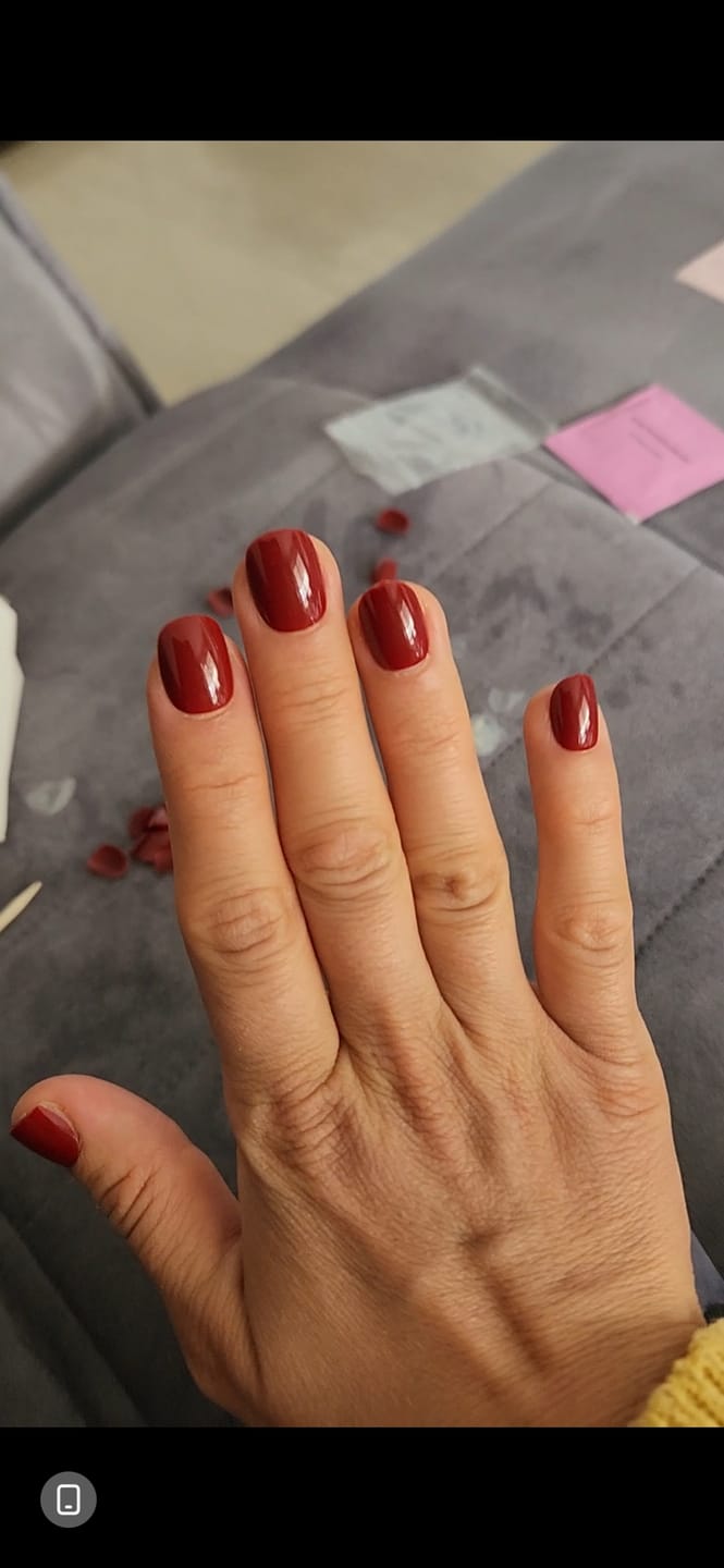 Customer photo review of Red Temptation - XS Squoval - 30 Adet Takma Tırnak