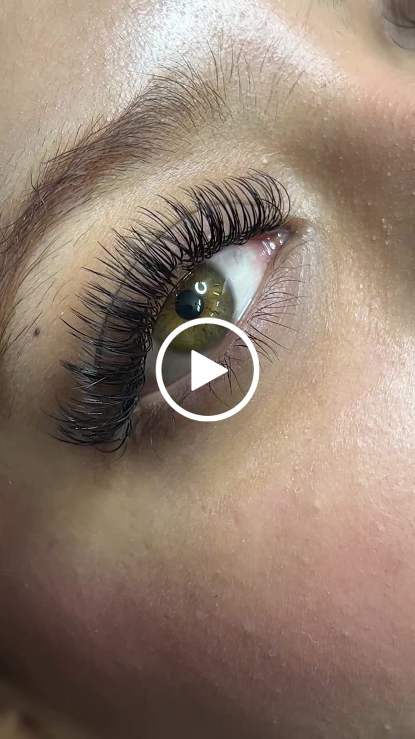 Customer video review of Mixed Volume Lashes