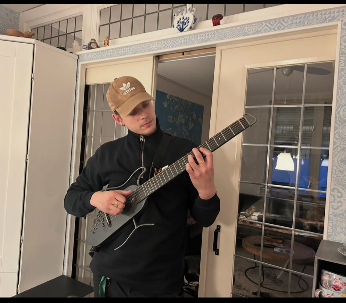 Customer photo review of Donner HUSH™ I Acoustic-Electric Travel Guitar
