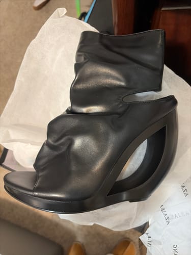 Customer photo review of CIRCOS-BLACK WEDGE SANDAL BOOTIE