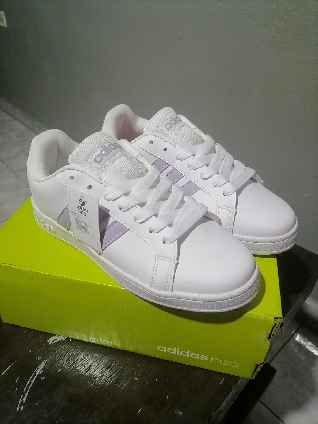 Customer photo review of Tenis Neo Grand Court Blanco Lila Rosa