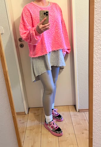 Customer photo review of SWEATER RAW CAT NEON-PINK