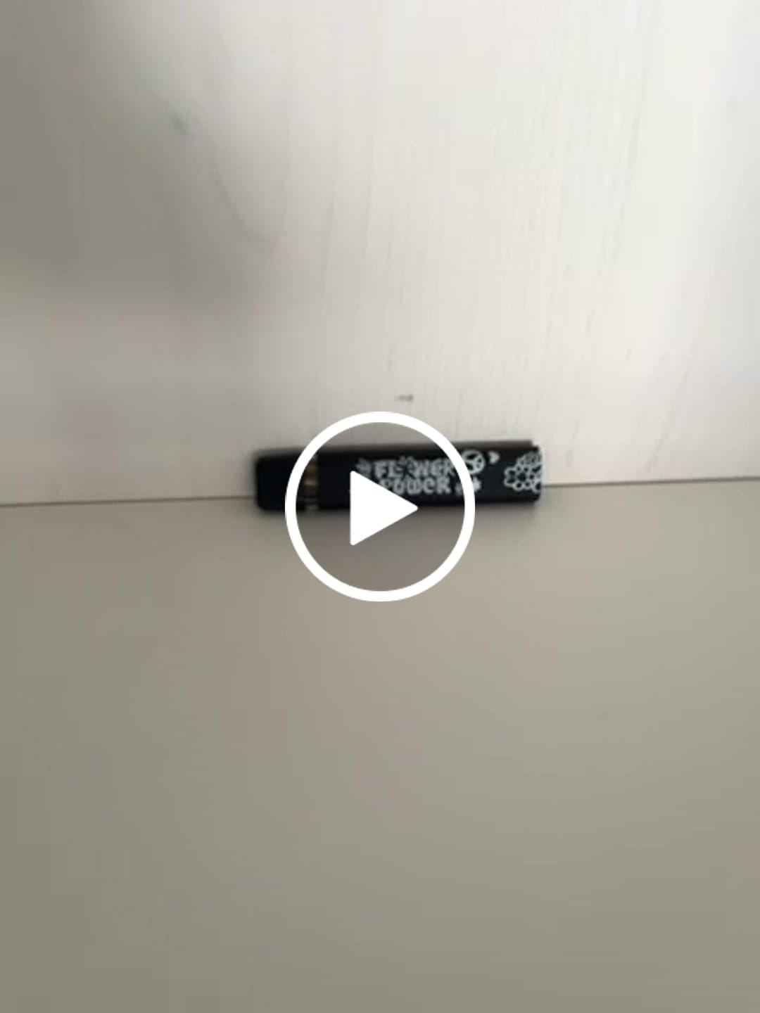 Customer video review of 🍋Flower Power Vape Lemon Superior Blend