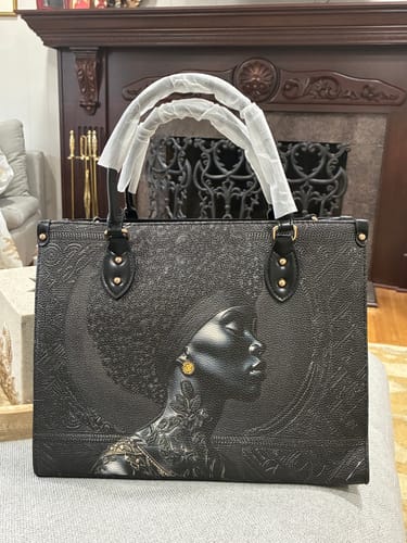 Customer photo review of Crowned In Onyx Premium Leather Handbag QR0XD119