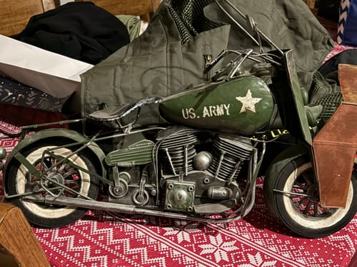 Customer photo of a vintage-style green U.S. Army motorcycle model on a patterned surface.