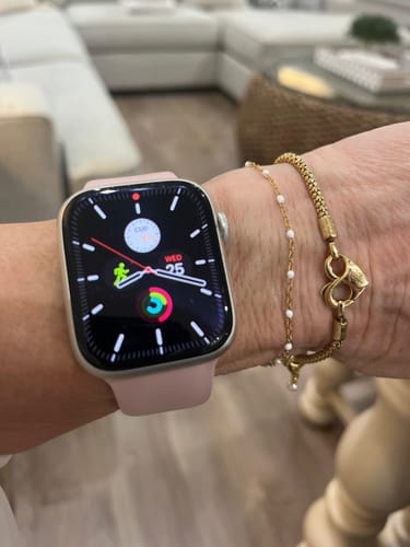 Customer photo review of white daisy bracelet