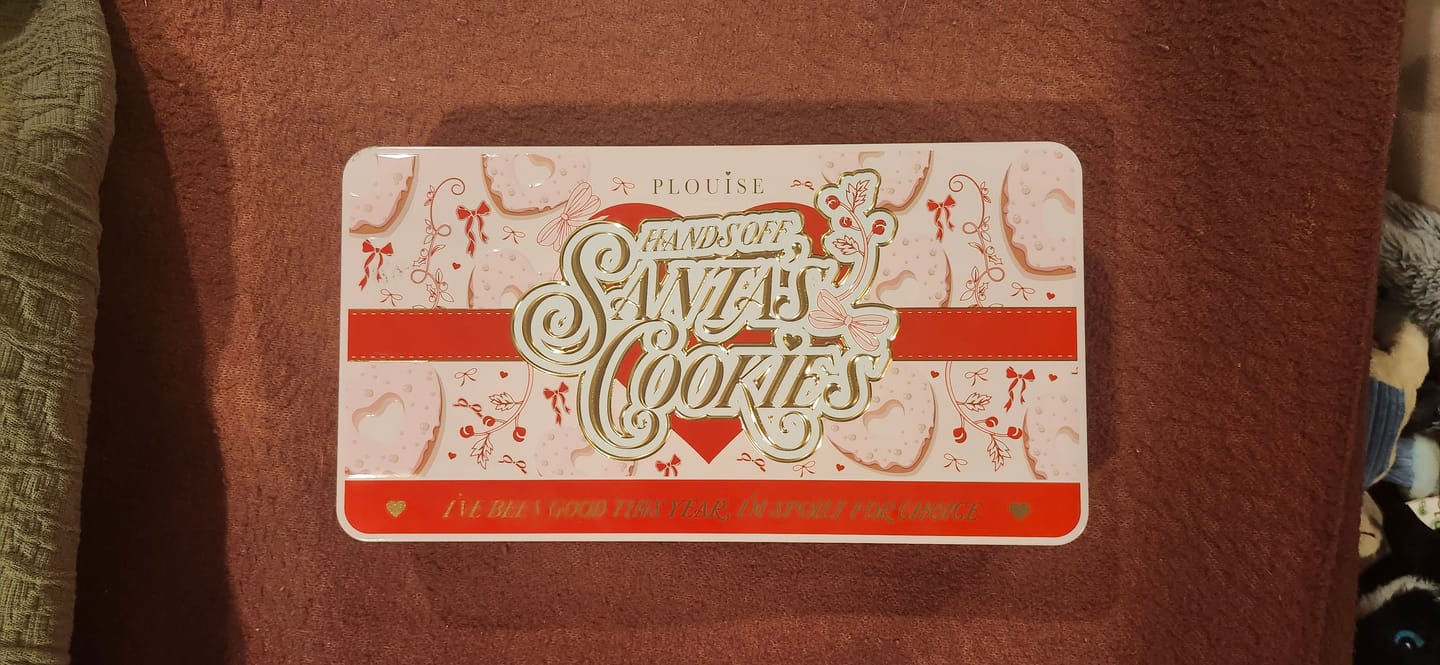 Customer photo review of P.Louise Santas Cookies Spoilt For Choice Blush Tin