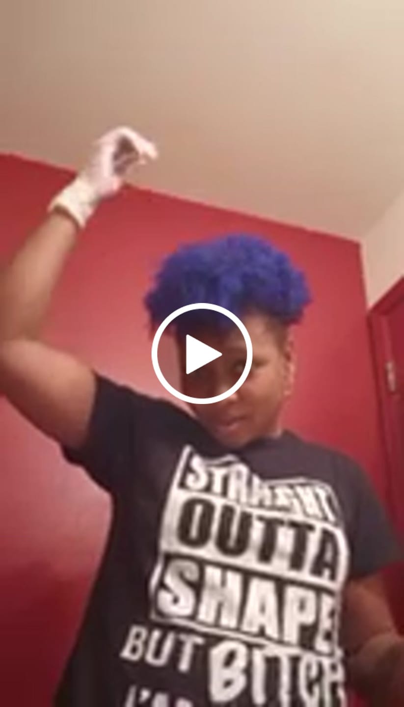 Customer video review of Moisture Loc Conditioner and Daily Styler