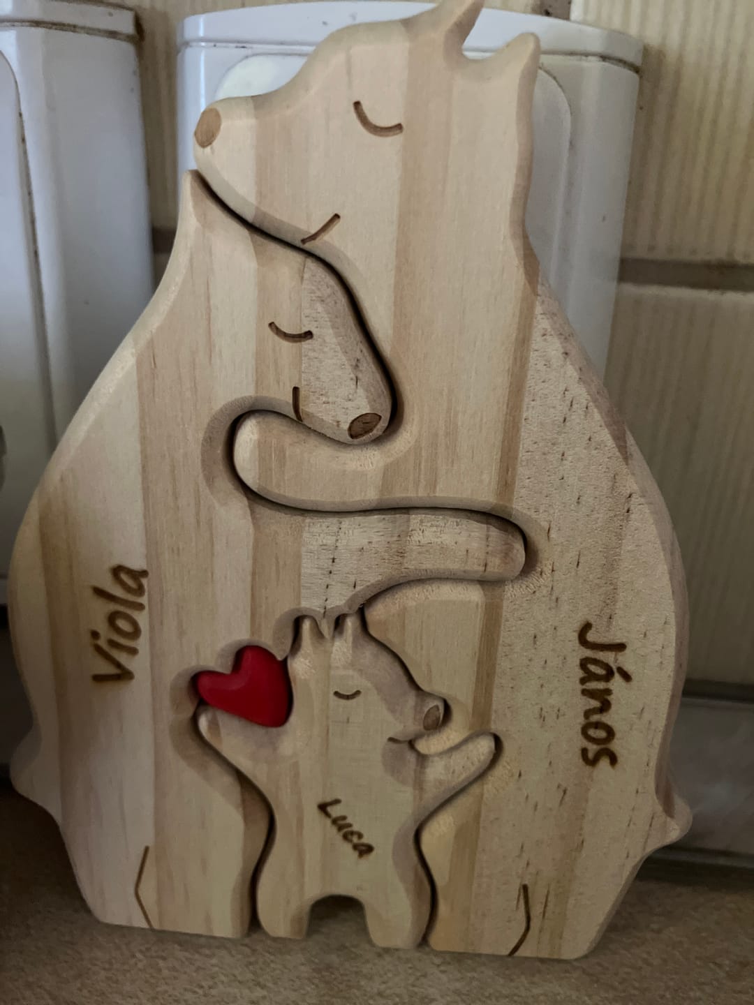 Customer photo review of Szívből Faragva ™ - Fa Maci Család Név Gravírozással
