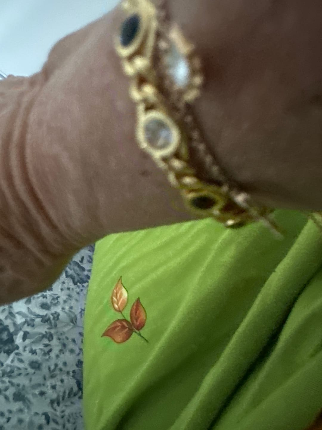 Customer photo review of Pulseira Chloé Banhado em Ouro 18k