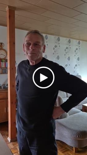 Customer video review of Personalisierte Leinwand "Familie, verrückt, laut und ganz viel Liebe"