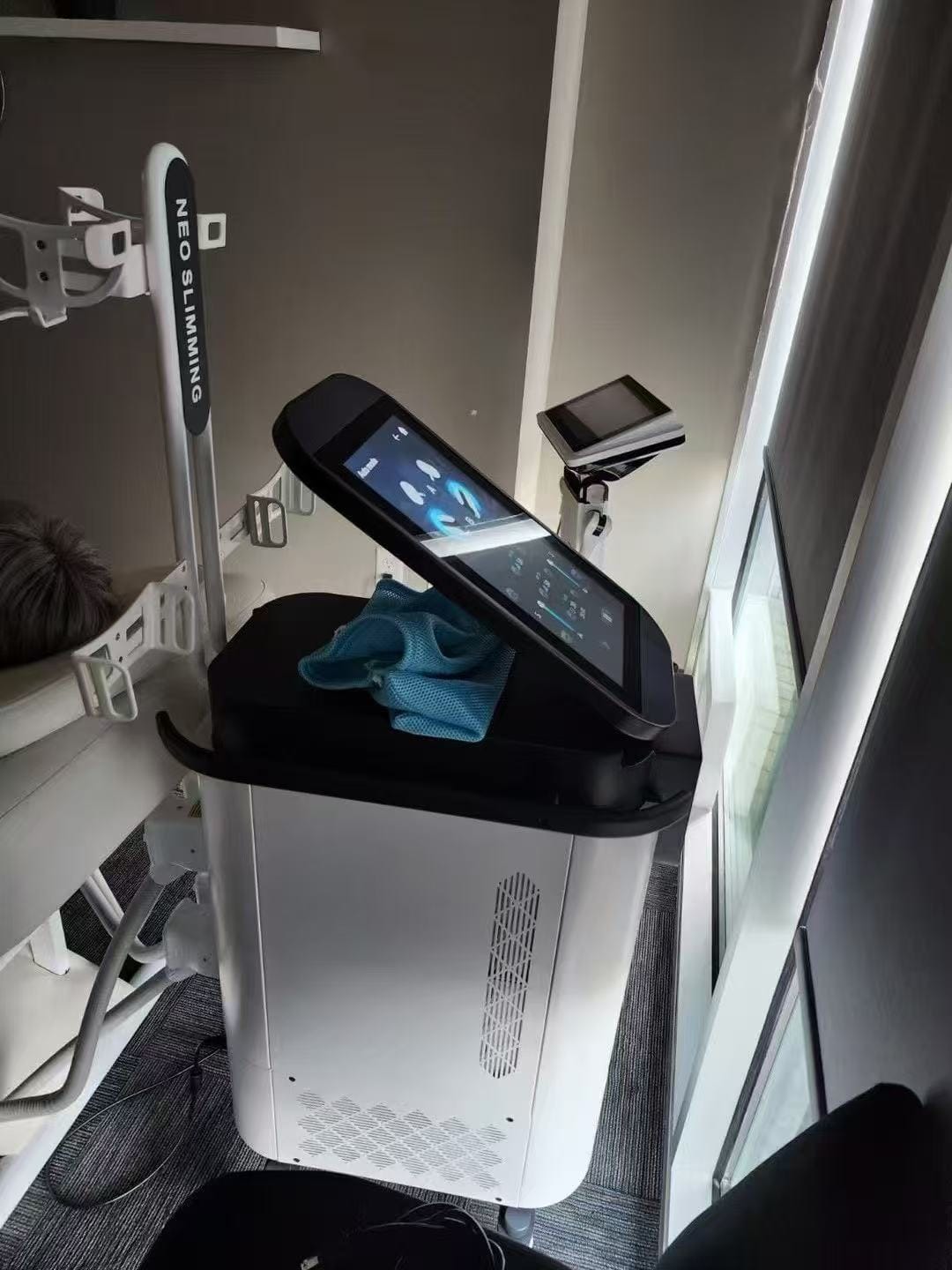 Customer photo review of EMS Neo Body Contouring Machine Ultra
