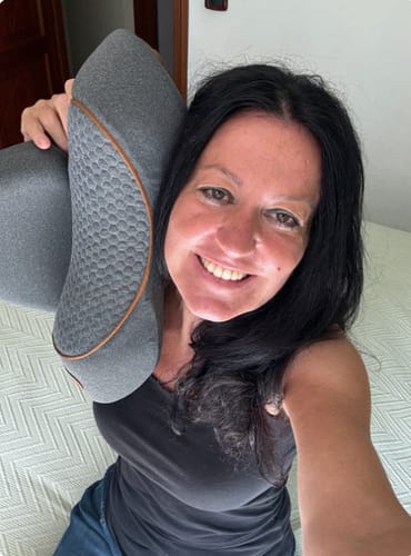 Customer photo review of כרית רפואית לצוואר