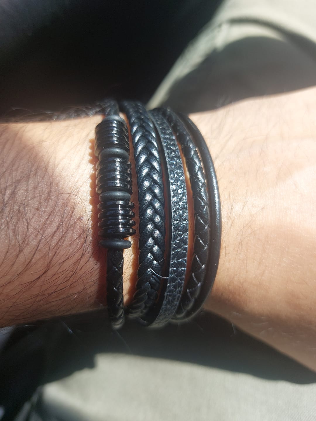 Customer photo review of PULSERA DE CUERO ACERO